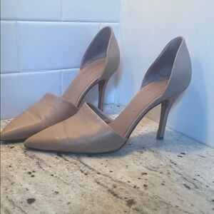 VINCE Vero Cuoio very good condition stiletto heal pumps   Size 71/2